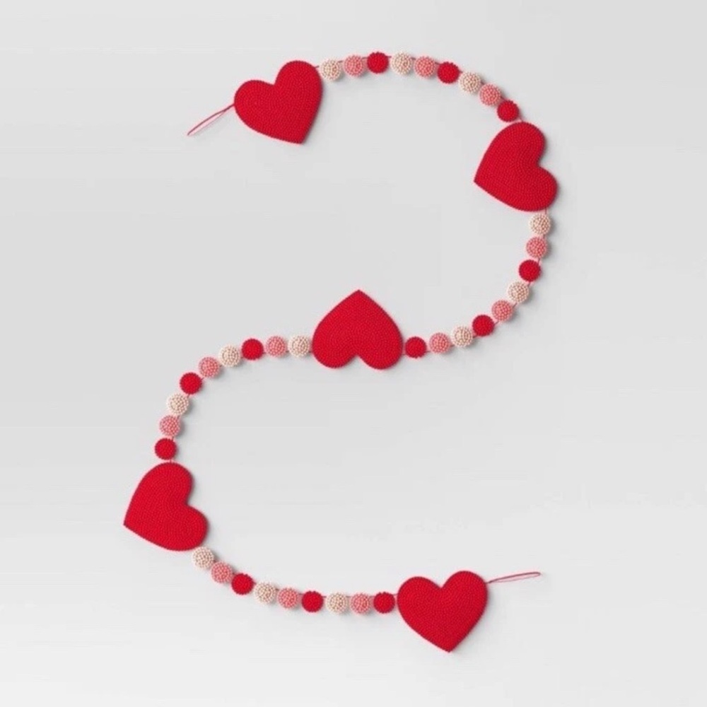 Threshold TARGET VALENTINES DAY 2024 BEADED HEART GARLAND BANNER DECORATION